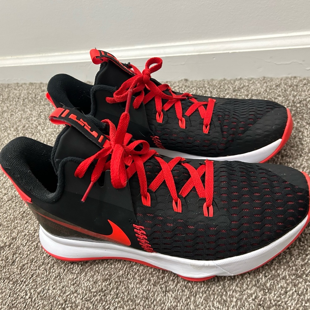 Men’s Nike sneakers
